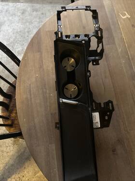 Tga15030 Cadillac 2017-2019 Xt5 Front Center Console Cap Drink Holder Base Frame Oem