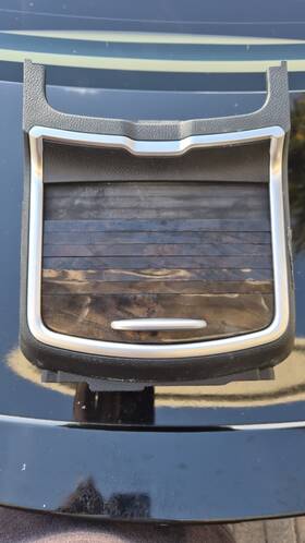 Ae02648dx9002 Chrysler 300c 2017 Cup Holders With Woodtrim An Led Lights