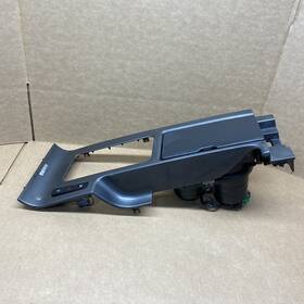 Dr33-63045b44-ce3am6 Ford 2010-2014 Mustang Center Console Cup Holder Assembly Auto Oem