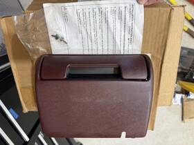 12344120 General Motors 1988-1994 C/k Cup Holder Nos Burgundy