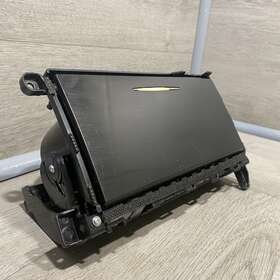 84670-3v900-vw3 Hyundai 2012 14 Azera Cup Holder Front Console Mounted Black Oem
