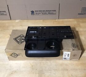 3569581c1 International Cup Holder
