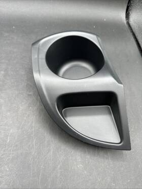 2137278200 Mercedes-benz 2017-2023 E350 W213 Front Right Door Cup Holder Oem