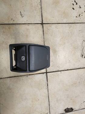 A1636800114 Mercedes-benz W163 Ml500 Ml430 Ml320 Left Driver Cup Holder