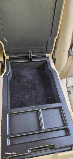 Mercedes-benz A2119701730. 2003-2009 W211 E350 E500 Rear Center Armrest Cup Holder Cashmere Beige