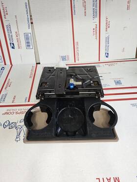 64806300 Mercury 1992-1994 Ford Crown Victoria Grand Marquis Console Cup Holder Beige Oem