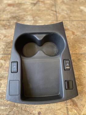 68962-3nf0a Nissan 786.da1g17 13-17 Leaf Front Cup Holder With Switches Oem